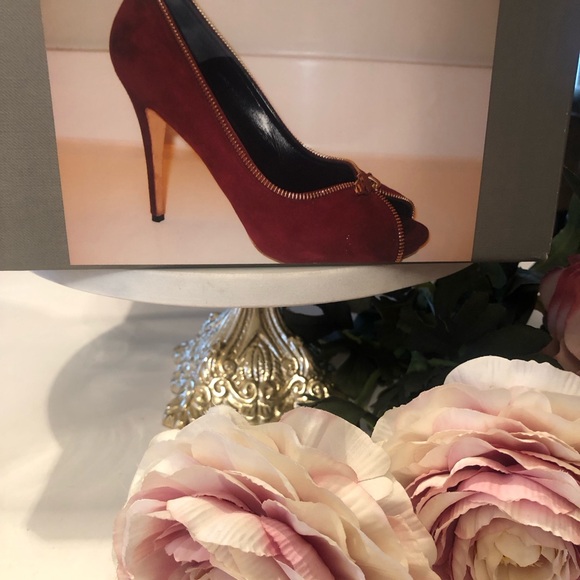 Alexander McQueen Skull Zipper Detail Peep Toe Pumps in Nubuck Leather - Picture 5 of 14